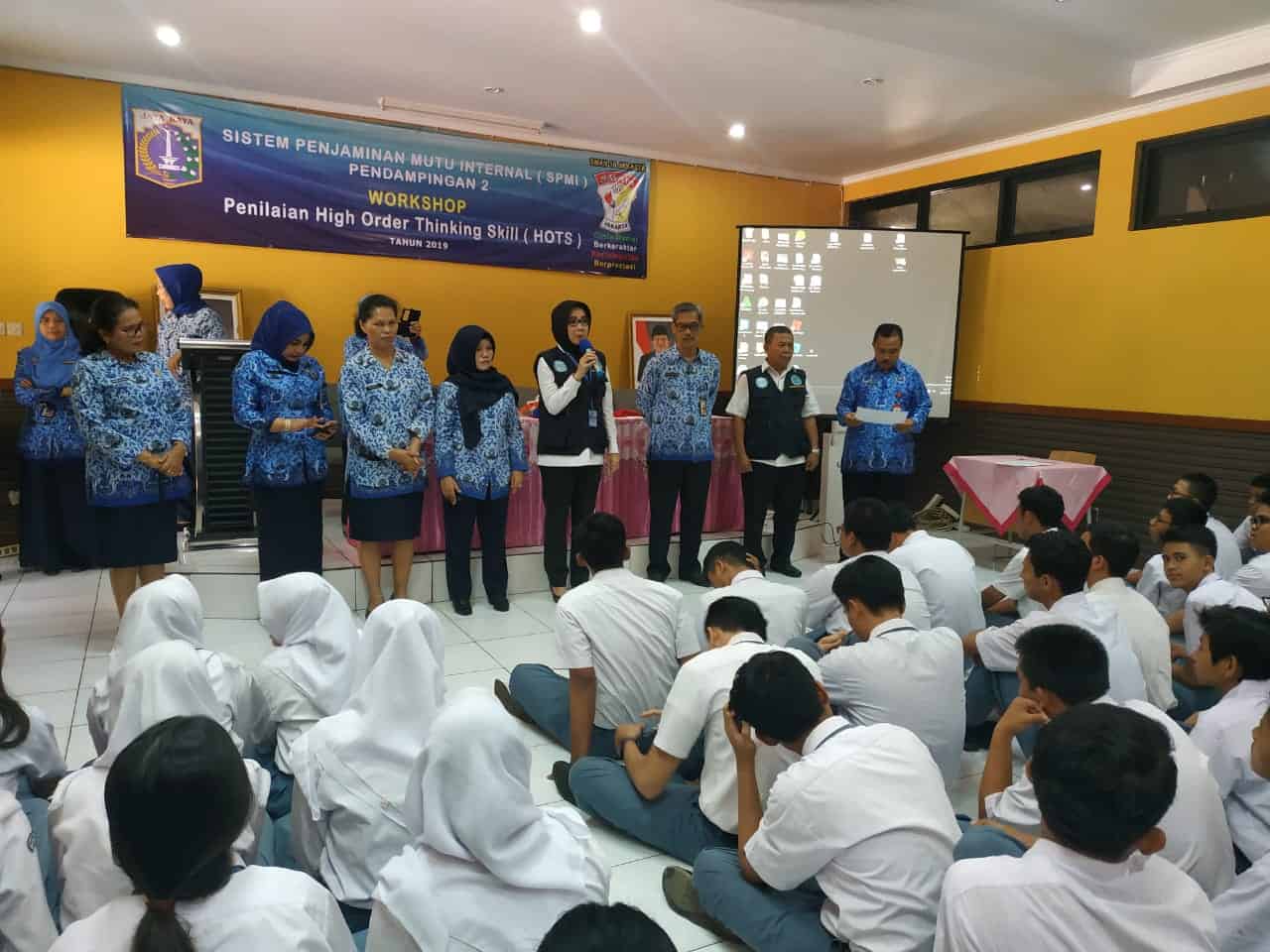 Sosialisasi P4GN dan Pemeriksaan Urine di SMA Negeri 10 Jakarta Sosialisasi P4GN dan Pemeriksaan Urine di SMA Negeri 10 Jakarta