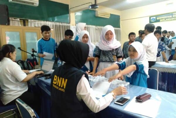 Sosialisasi P4GN dan Pemeriksaan Urine di SMP Negeri 70 Jakarta