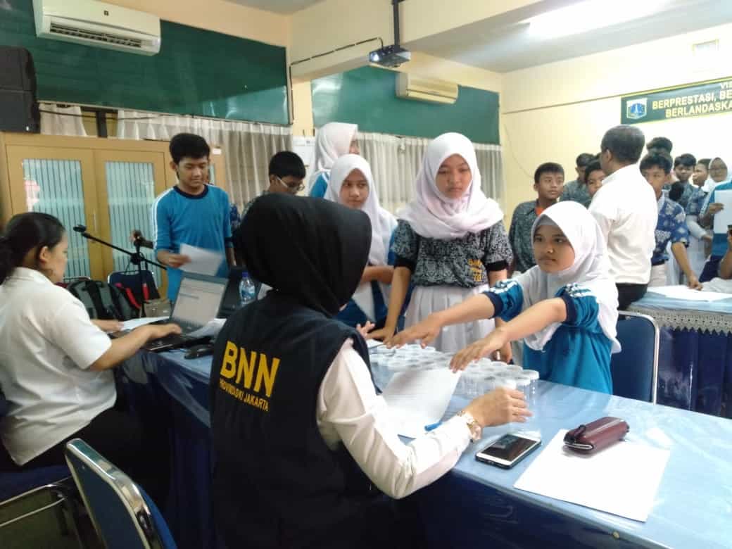 Sosialisasi P4GN dan Pemeriksaan Urine di SMP Negeri 70 Jakarta Sosialisasi P4GN dan Pemeriksaan Urine di SMP Negeri 70 Jakarta