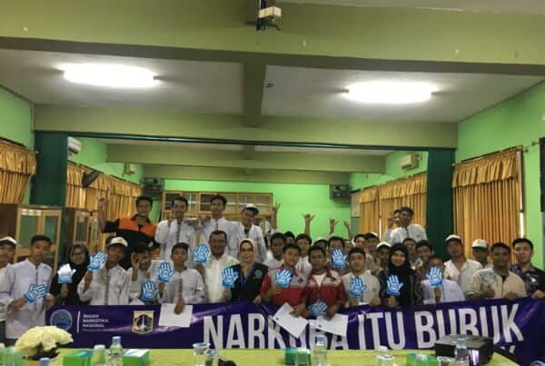 Sosialisasi P4GN dan Pemeriksaan Urine di SMK Negeri 34 Jakarta
