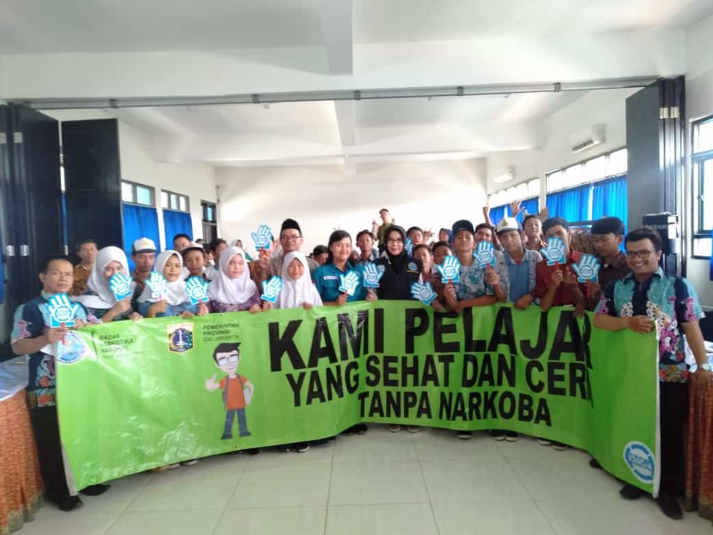 Sosialisasi P4GN dan Pemeriksaan Urine di SMP Negeri 242 Jakarta