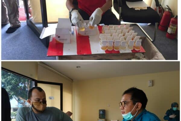 Pemeriksaan Narkotika Melalui Tes Urine bagi Satpam PT. Kopojeka Daya Indonesia yang berdinas di Kantor Otoritas Jasa Keuangan Jakarta.