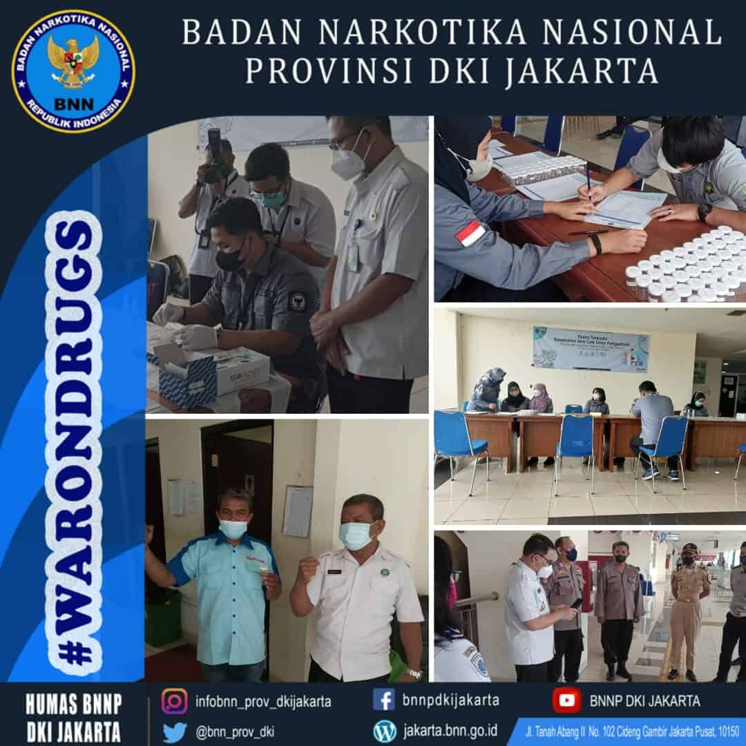 Pemeriksaan Narkotika melalui Tes Urine bagi sopir bus di Terminal Pulo Gebang oleh Direktorat Peran Serta Masyarakat Deputi Pemberdayaan Masyarakat BNN