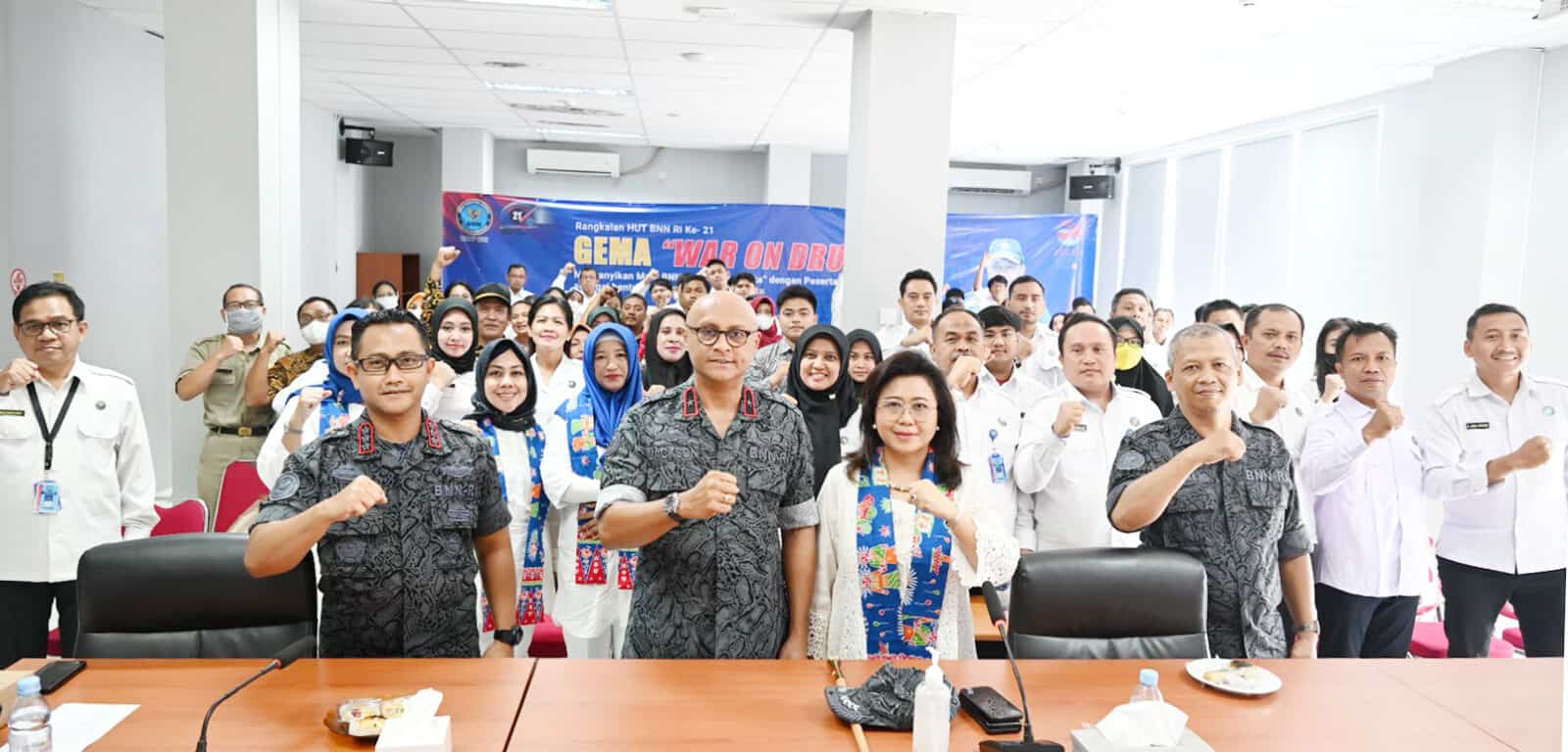 “Gema War on Drugs” Menyanyikan Lagu Mars BNN RI secara Hibrid yang berasal 34 Provinsi